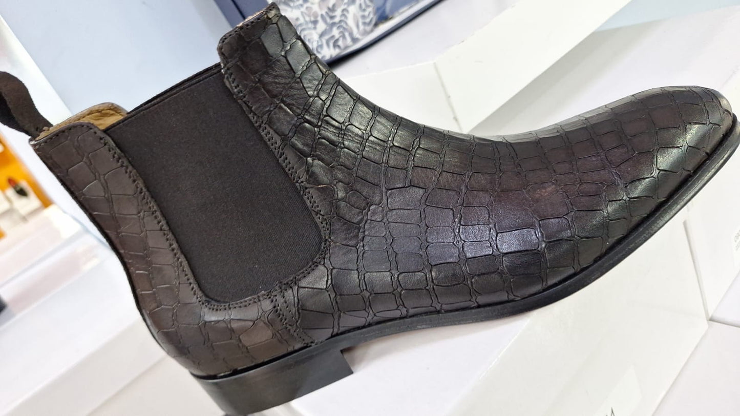 MEN LUXURIOUS & BOLD CHELSEA BOOTS